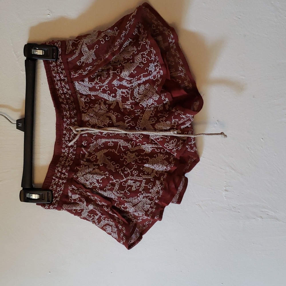 ecoté | Burgundy + light grey embroidered short shorts | XS | NWOT
